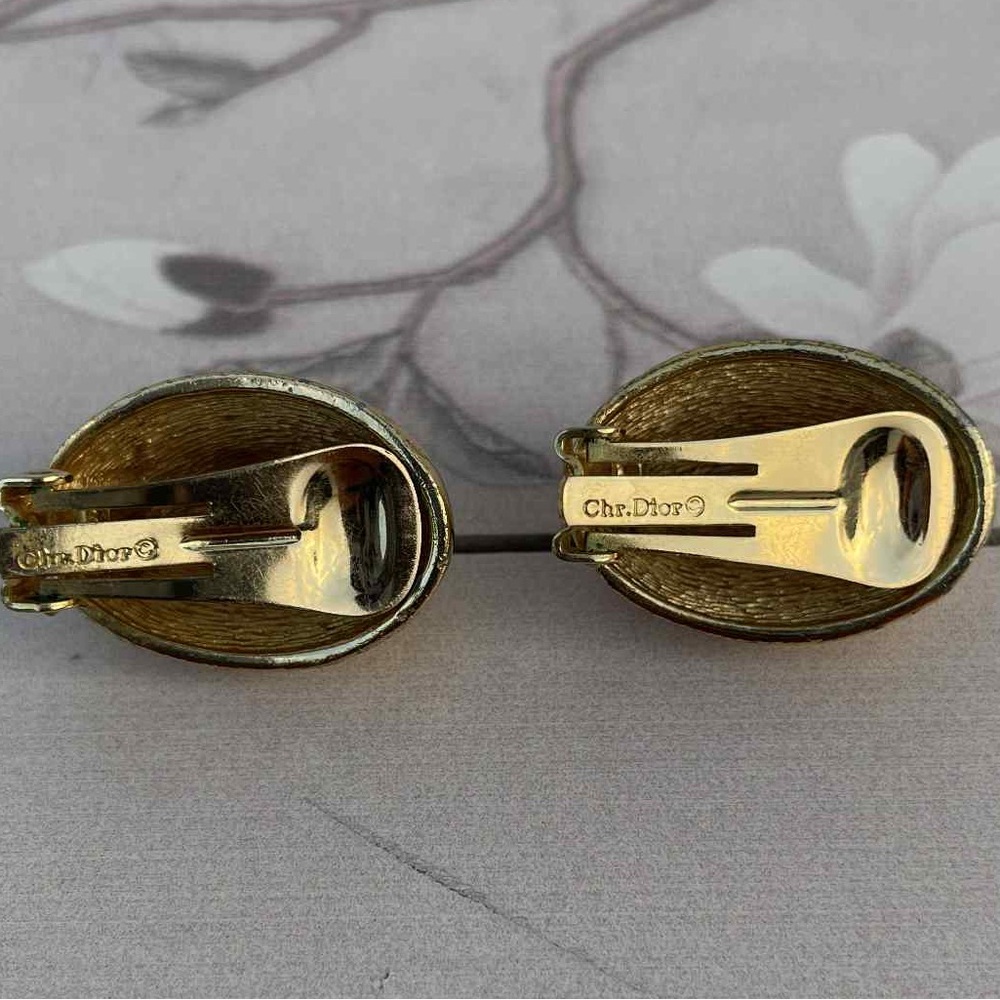 Christian Dior color Gold Textured Earrings - Picture 5 of 5